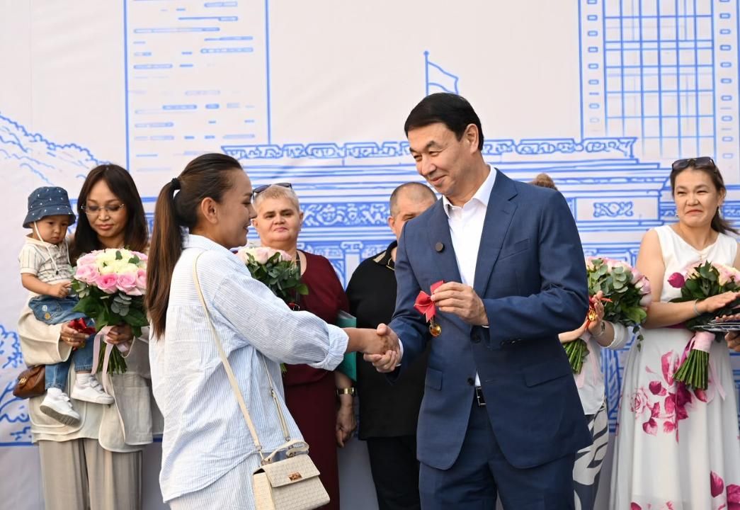 Алматыда 885 отбасы коммуналдық қордан пәтер кілтін алды