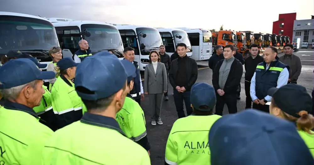 Аким Алматы проверил готовность обновленной базы «Алматы Тазалық»