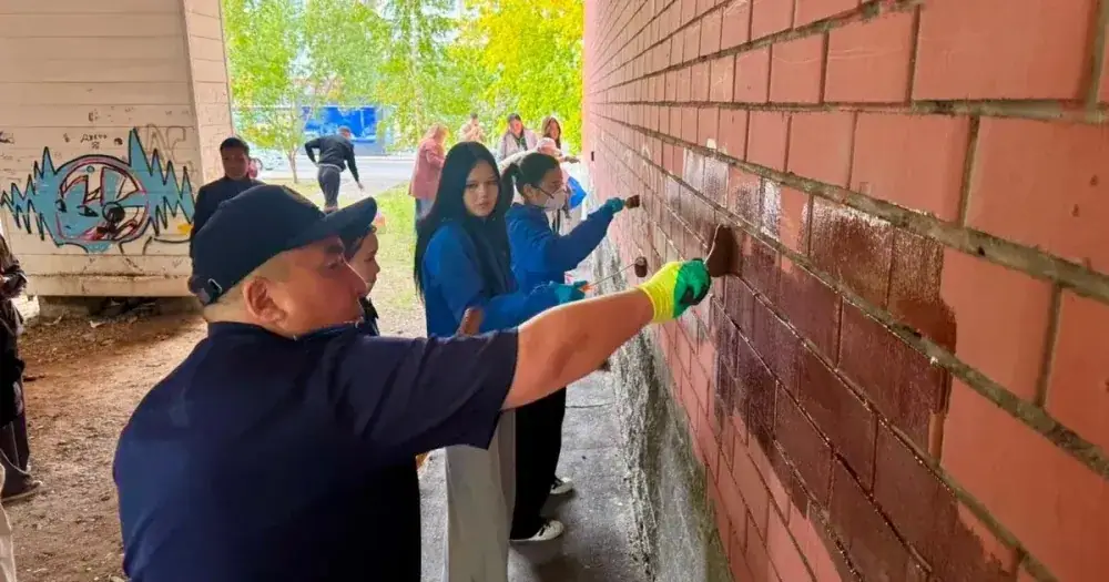 Illegal Graffiti Removed Near Nurly Zhol Railway Station in Astana