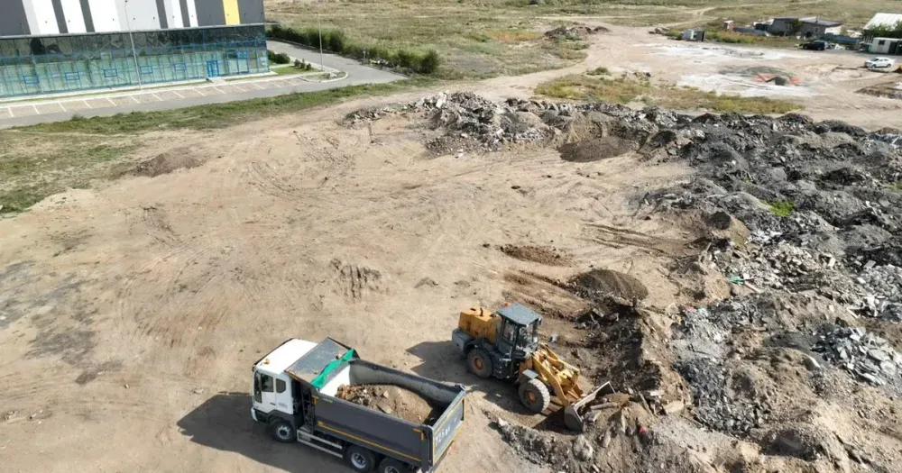 В Астане продолжена работа по ликвидации несанкционированных свалок