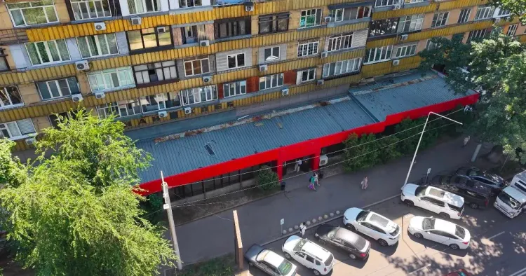 В Алматы снесли пристройку к супермаркету «Spar» по решению суда