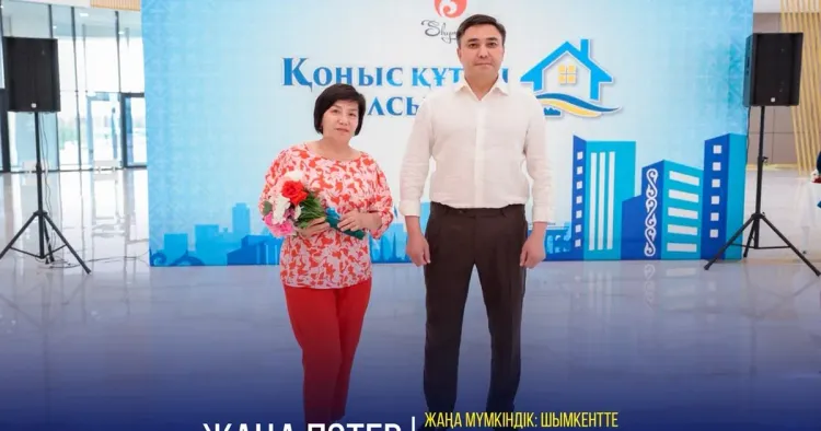 В Шымкенте семьям вручили ключи от новых квартир