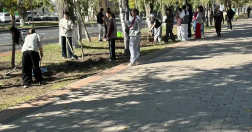Veterans and Youth Unite to Plant Trees in Astana as Part of 'Clean Kazakhstan' Initiative