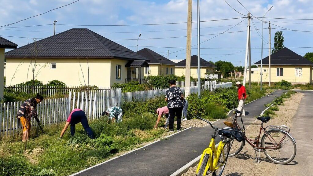 «Таза Қазақстан»: более 120 жителей Уштобе приняли участие в экоакции по очистке улиц