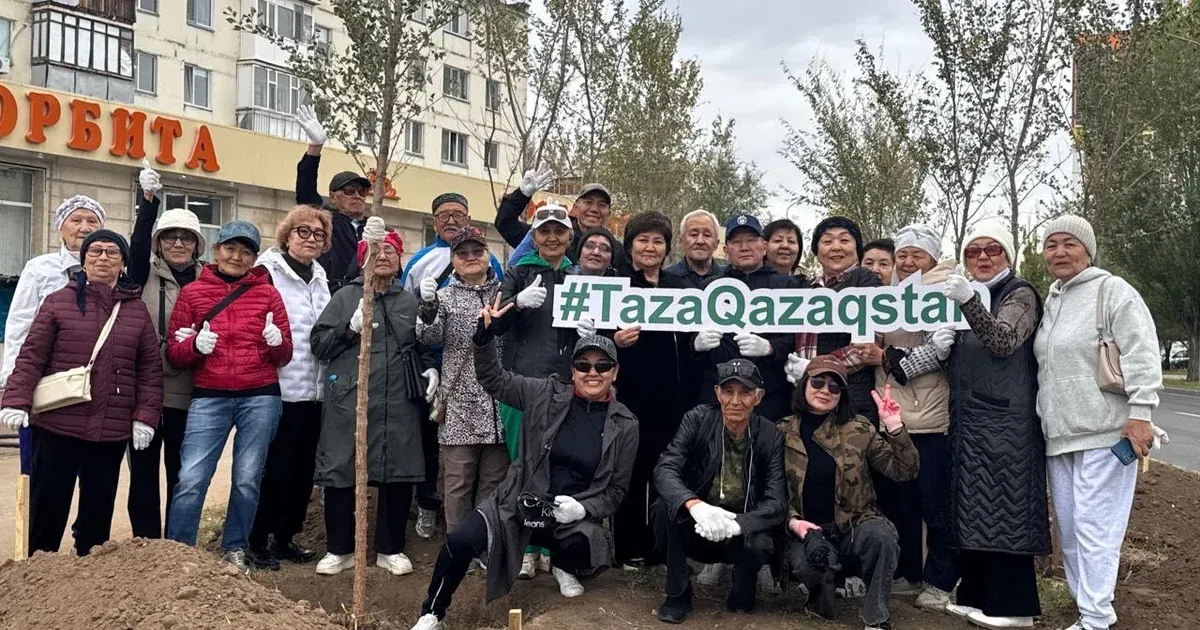 В Алматинском районе Астаны прошла экоакция по очистке общественных пространств