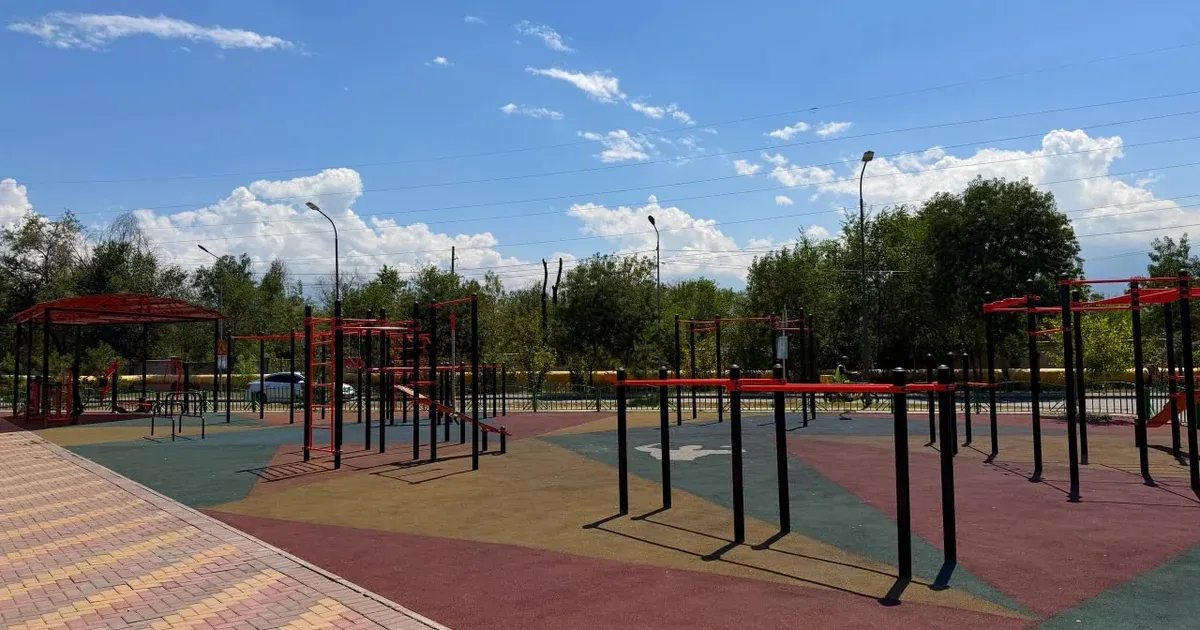 В Алматы обновлено пространство для спорта и отдыха в микрорайоне Алтын Бесік