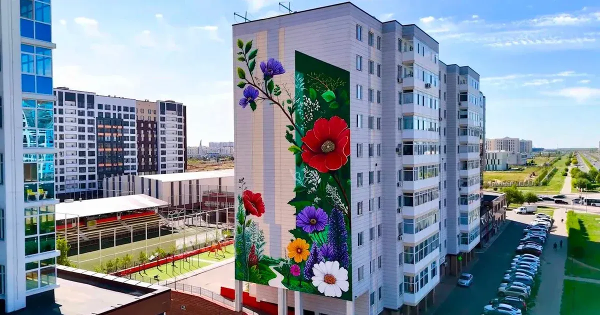 Mural 'Tаңsarı' Adorns the Facade of 'Ken Dala' Residential Complex in Astana